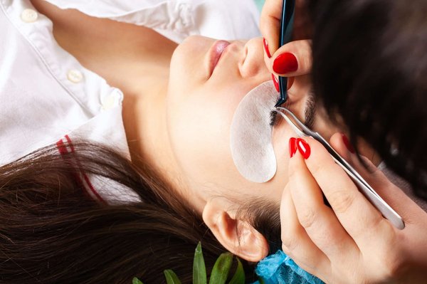 Quelles sont les meilleures pratiques pour appliquer et entretenir des extensions de cheveux?