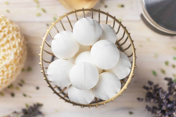 Comment créer une ambiance romantique avec des bougies parfumées faites maison?