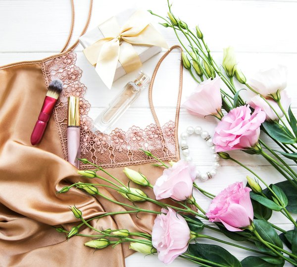 Mercerie en ligne : lingerie, tissus et kits à petits prix